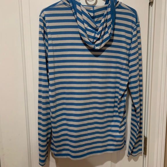 Long sleeve shirt with hood - Picture 2 of 2